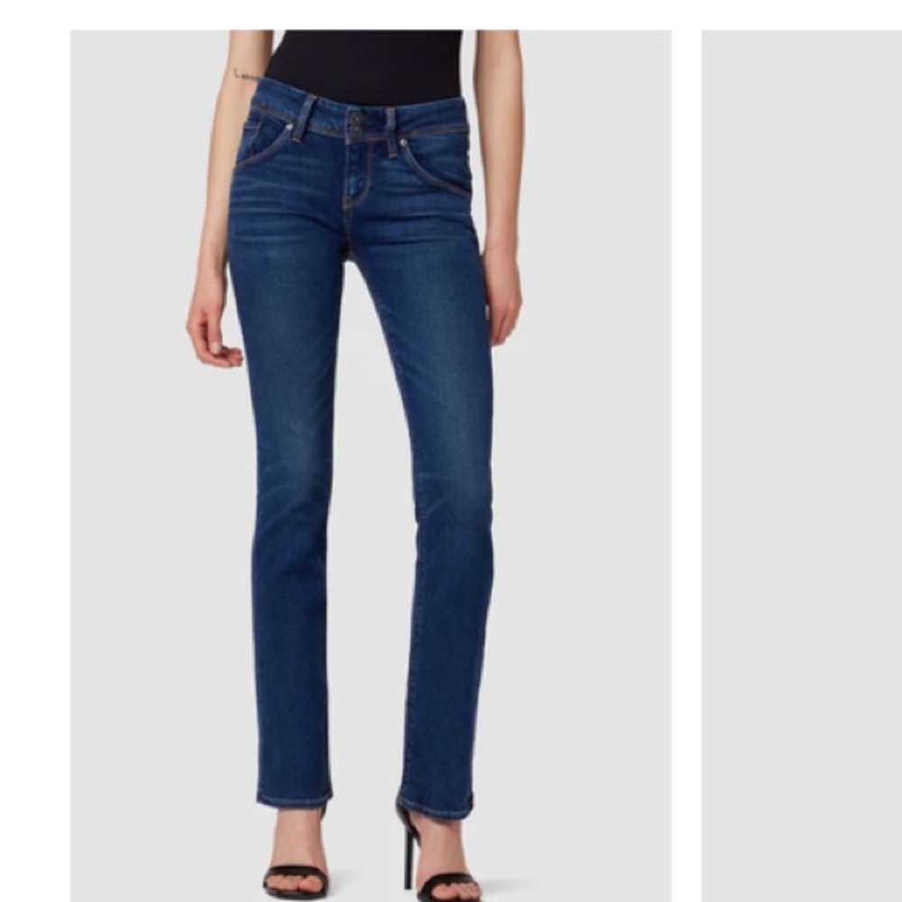 Beth Mid-Rise Baby Bootcut Petite Jean